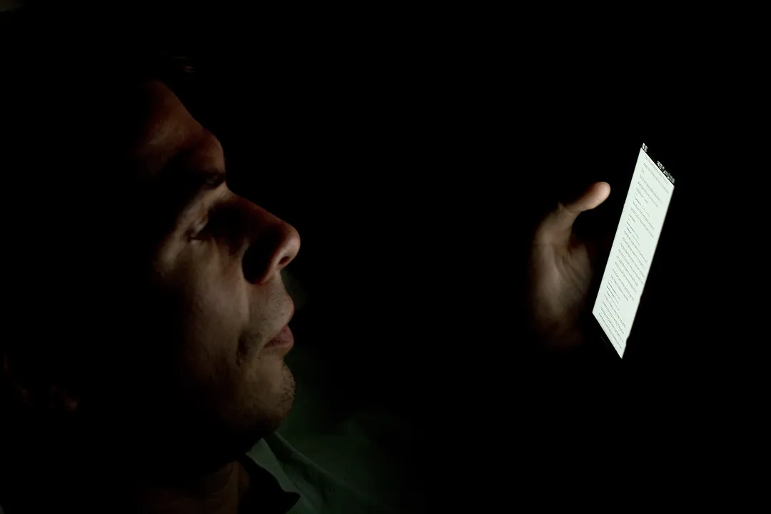Recognising the Early Warning Signs of Online Grooming