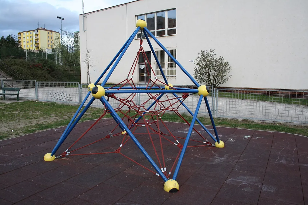 How Risky Play Builds Children's Competence and Health